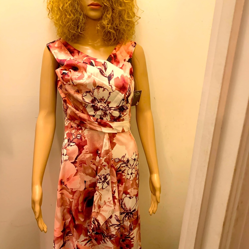 Beautiful sleeveless colorful dress for any occasion